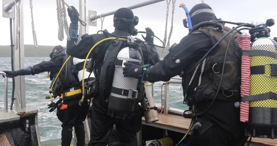 Qualified diver underwater